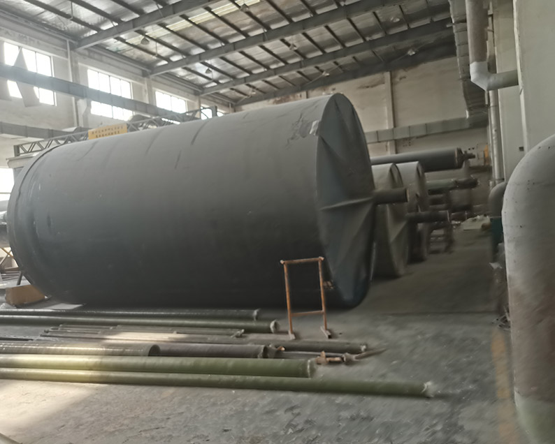 Super large storage tank